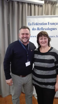 L'école EPRP participait à l'Assemblée Générale des 20 ans de la Fédération Française des Réflexologues à Bordeaux, sur la photo Aline Lecomte est en compagnie d'Edouardo Luis Président du R.I.E.N. - Reflexology in Europe Network -